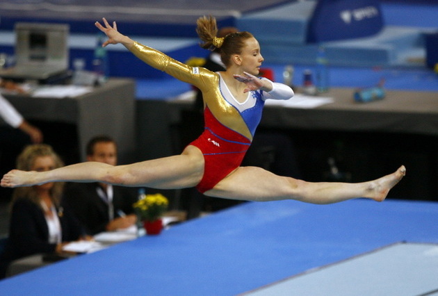 Sandra Izbaşa, o nouă medalie de aur la Berlin. Diana Chelaru a luat argintul, în finala la sol