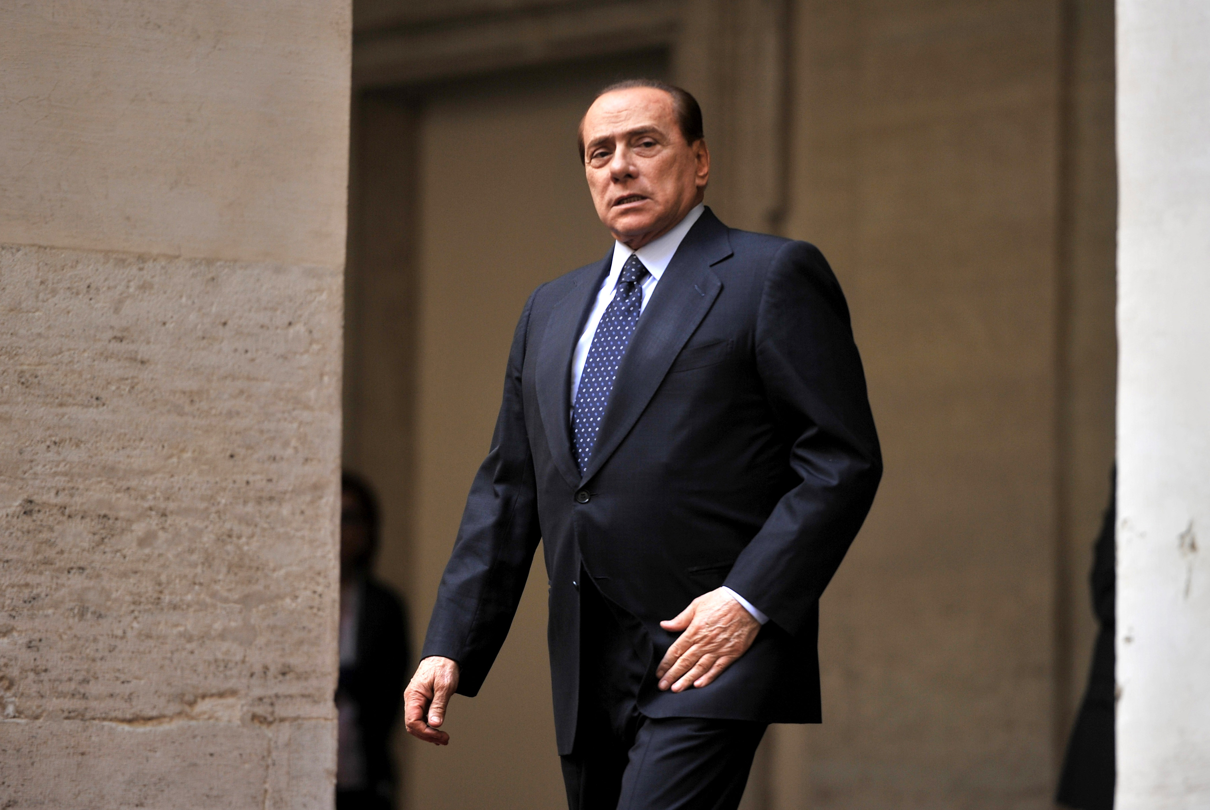 Berlusconi vine cu patru miniştri la Palatul Victoria. Vedeţi aici programul
