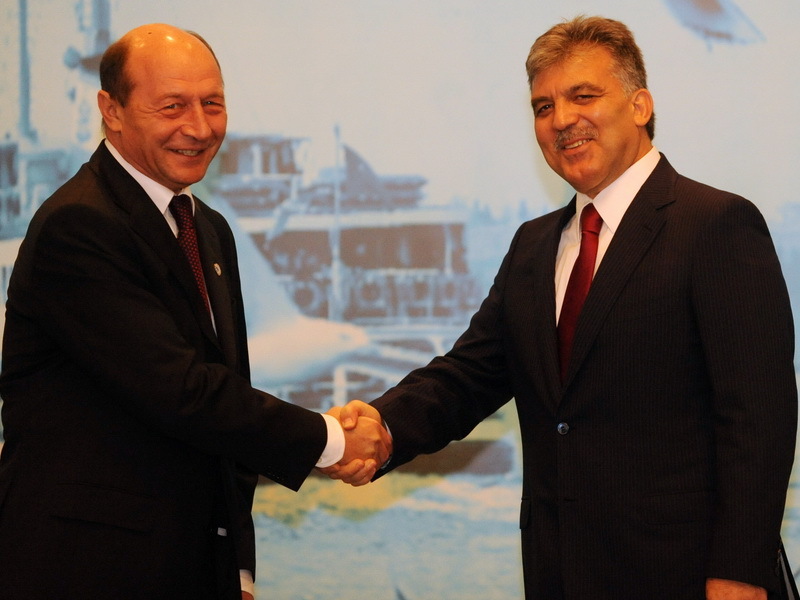 Băsescu s-a dus la turci să salveze economia. Dacă piaţa UE scade, Turcia este piaţa comercială de salvare