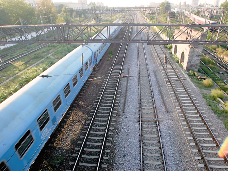 CFR vrea să închirieze linii de cale ferată printr-o licitaţie la BRM