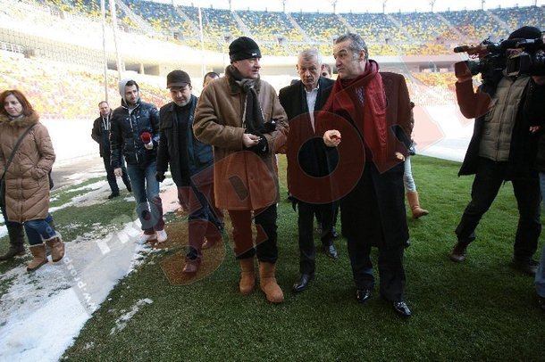 Reacţia lui Oprescu, după ce a păşit pe Naţional Arena: "Să mor dacă mă aşteptam să arate aşa bine gazonul!"