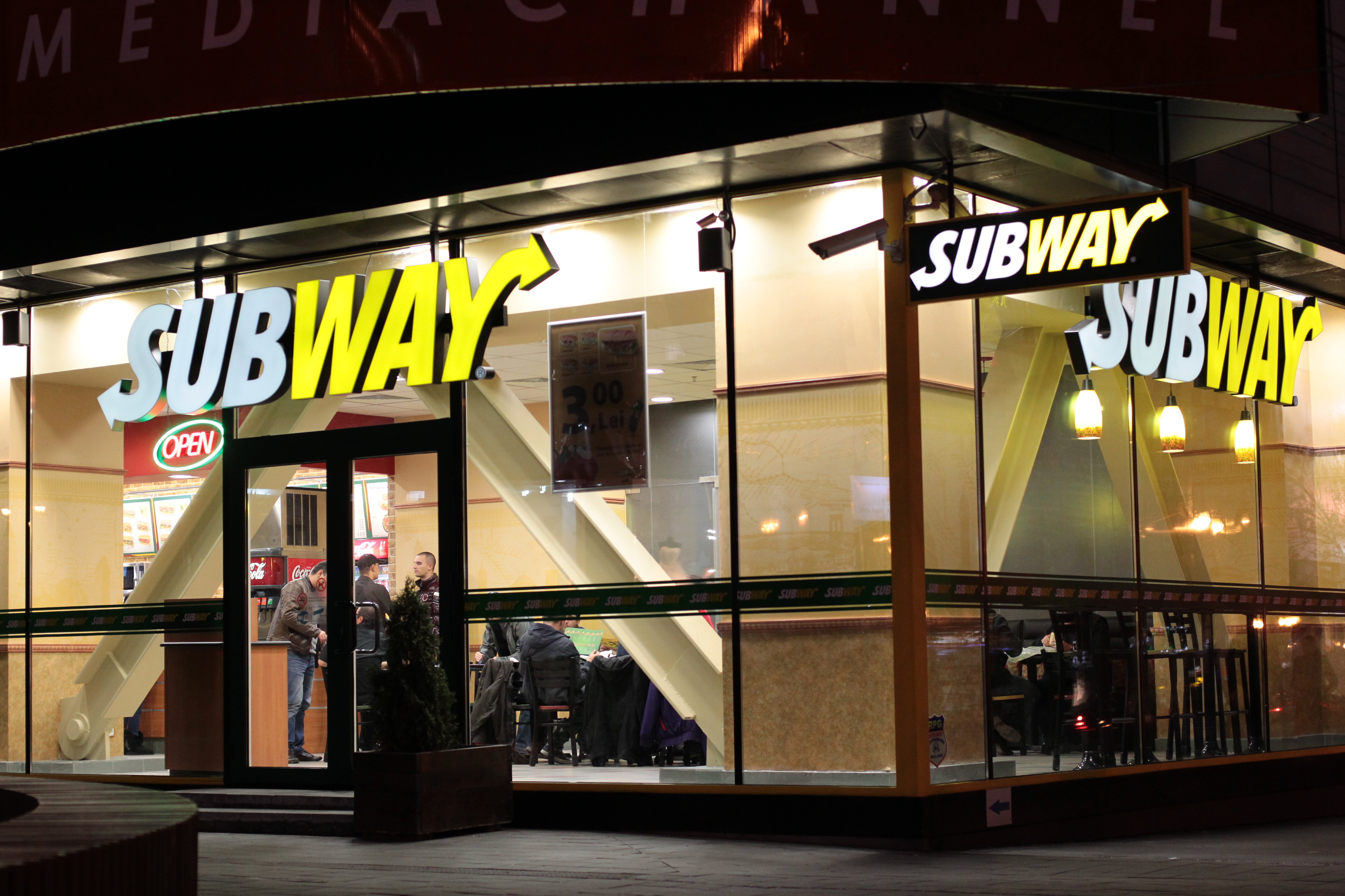 Subway a ajuns în magazinul Cocor din Capitală după o investiţie de 150.000 euro