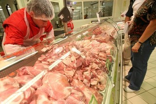 ANSVSA: Peste 60 de tone de carne de la Avicola Călăraşi retrase din magazine
