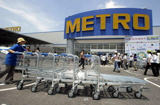 Vânzările Metro în România au fost afectate în trimestrul trei de măsurile de austeritate