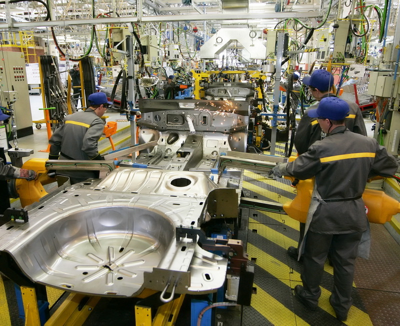 Producţia industrială a crescut cu peste 10% în primul trimestru, susţinută de toate sectoarele