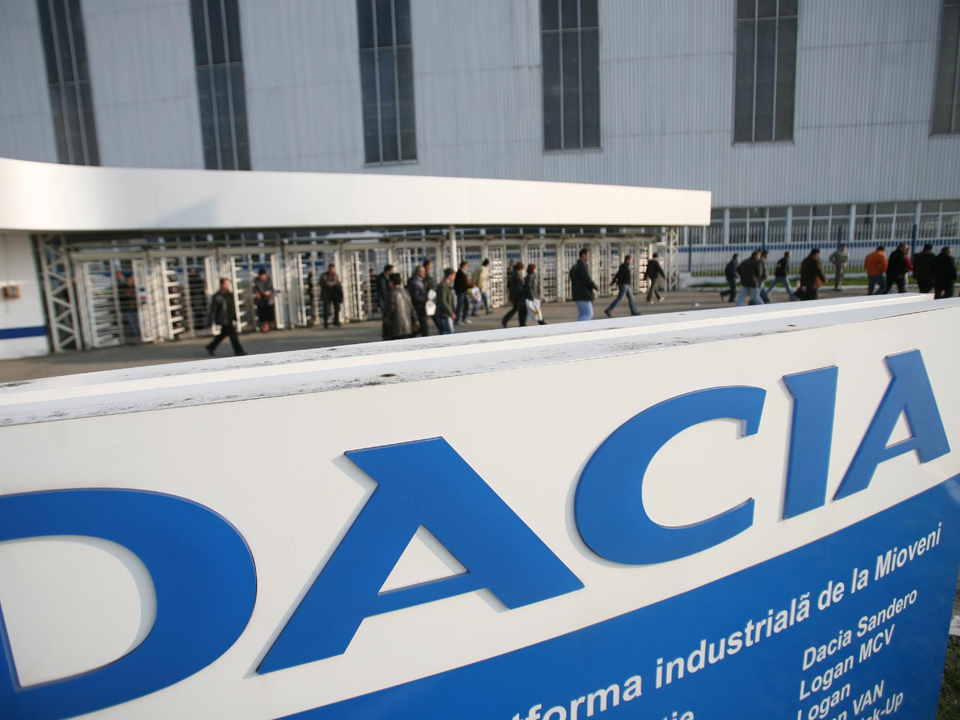 Automobile Dacia va instala panouri solare pe platforma de la Mioveni