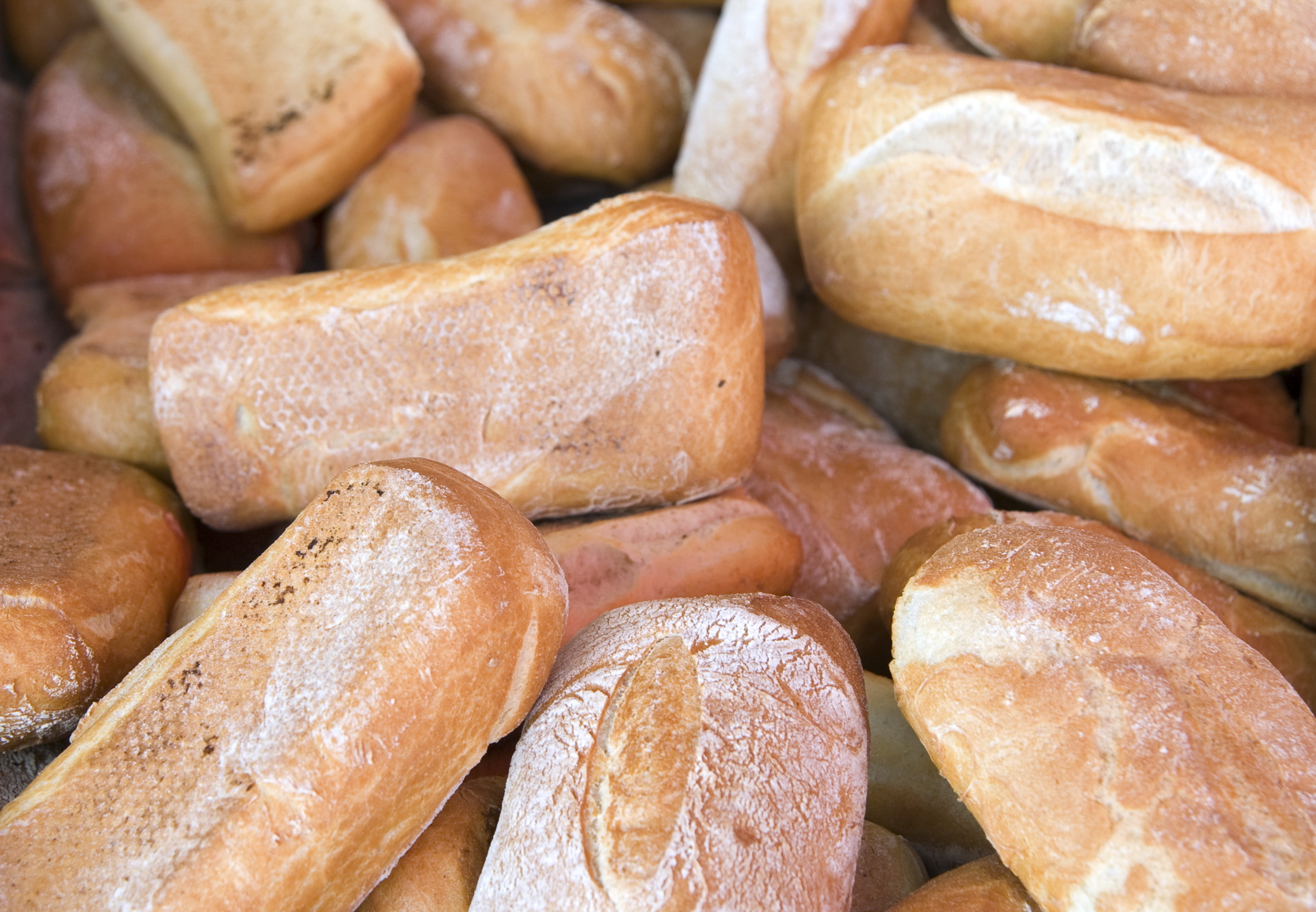 Urgenţă pentru Academia de Poliţie. Instituţia a cumpărat pâine albă feliată de peste 53.000 de lei prin negociere directă fără anunţ de participare
