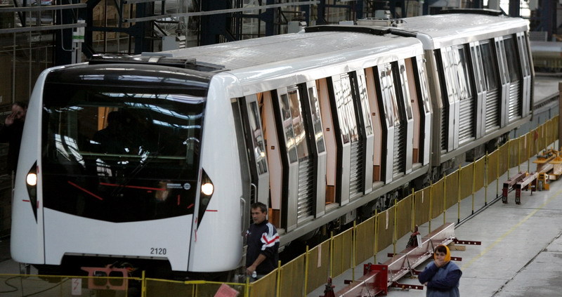 Cum se schimbă contractul dintre Metrorex şi Alstom: printre modificări, geamuri rabatabile la trenurile noi, "pentru confort"