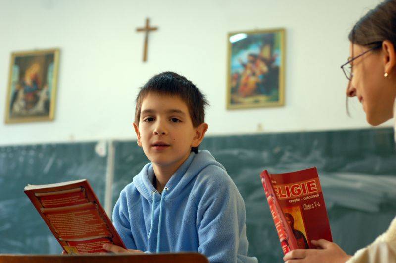 Predarea religiei – şcoala de înviat zâmbetul/ de Marius Vasileanu