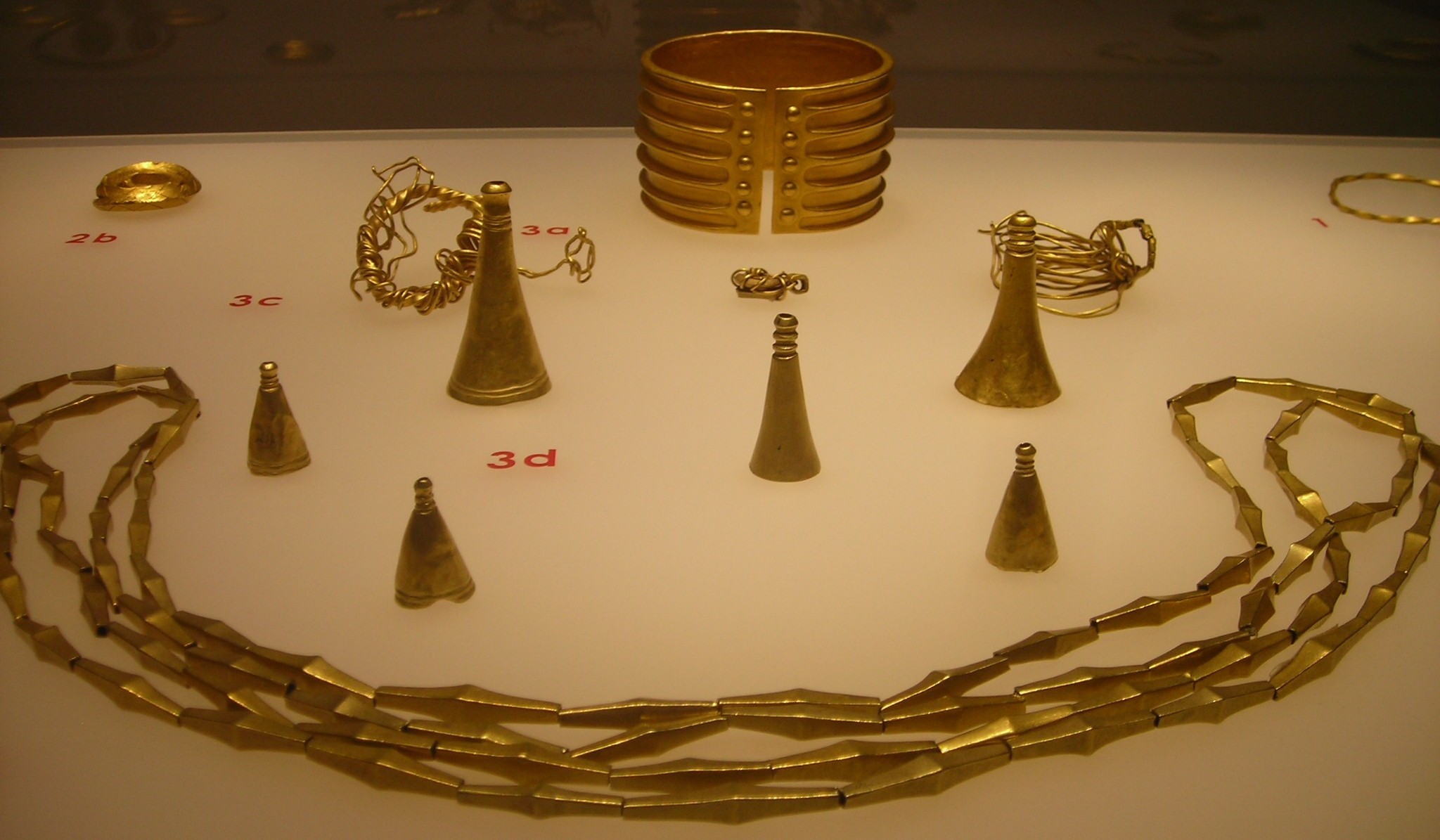 6000 de ani de istorie în aur şi argint/ de Radu Constantinescu