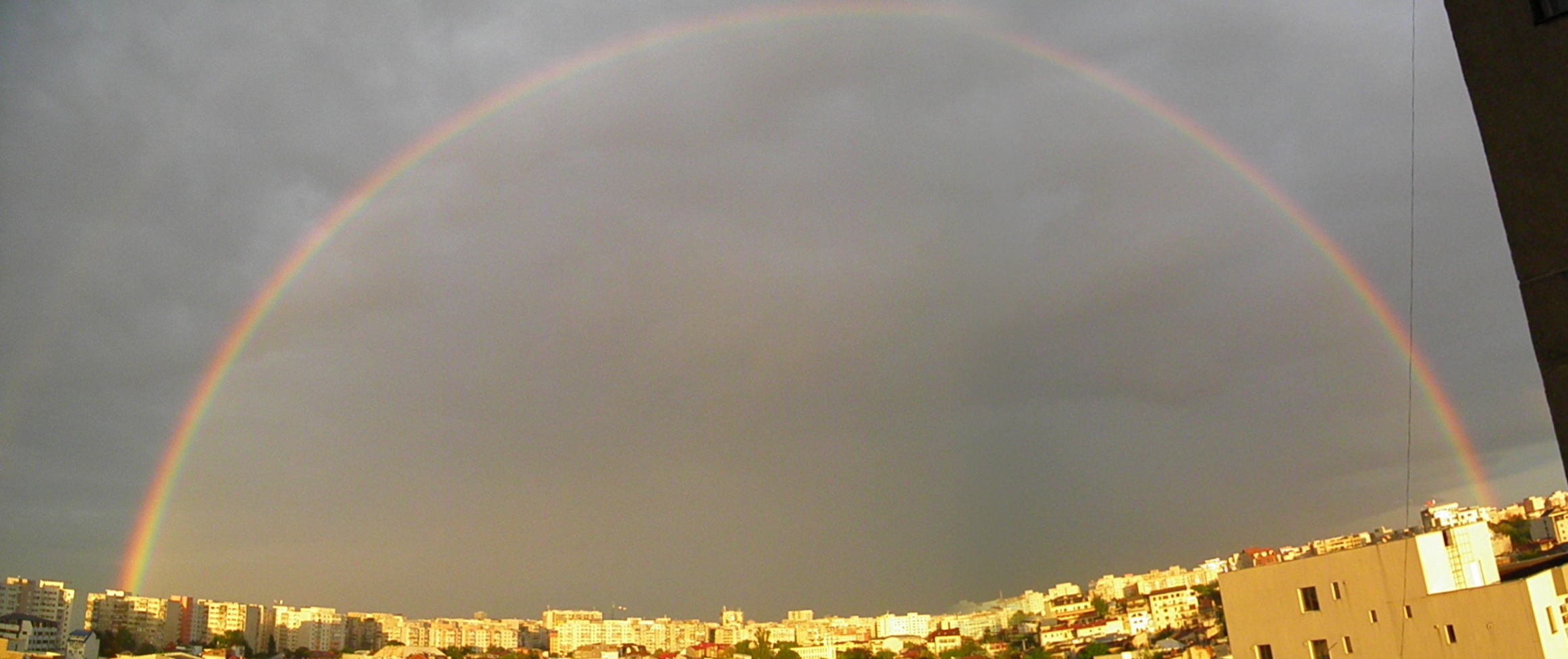 Somewhere, over the rainbow/ de Lucian Vasilescu