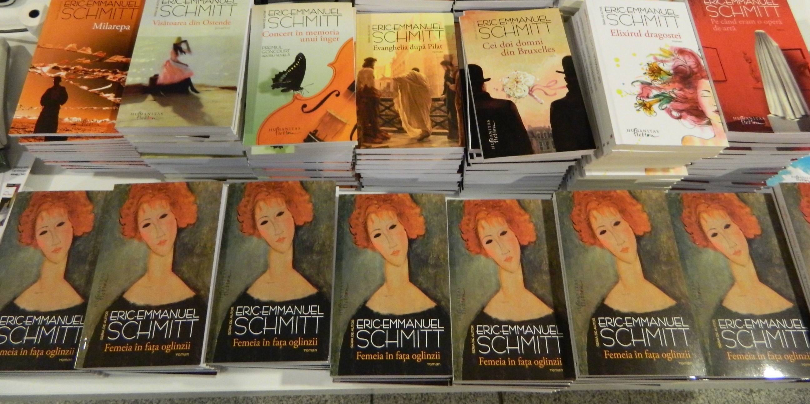 Farmecul discret al romancierului francez: „Femeia în faţa oglinzii” de Eric-Emmanuel Schmitt/ de Călin Hentea