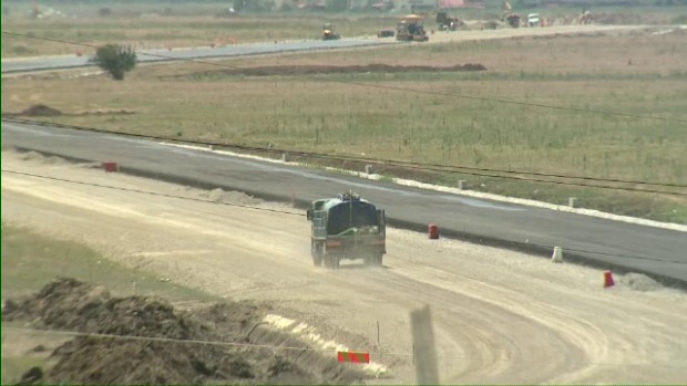 Una dintre cele mai aşteptate autostrăzi din România adună termene nerespectate, chiar înainte de începerea lucrărilor