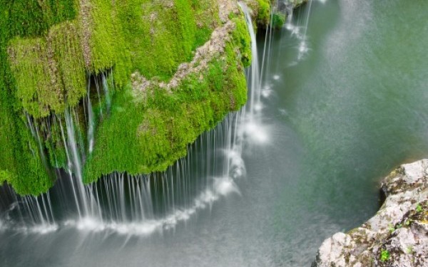 Huffington Post: Cascada Bigar din România "un loc unic în lume, arată ca desprins din basme"