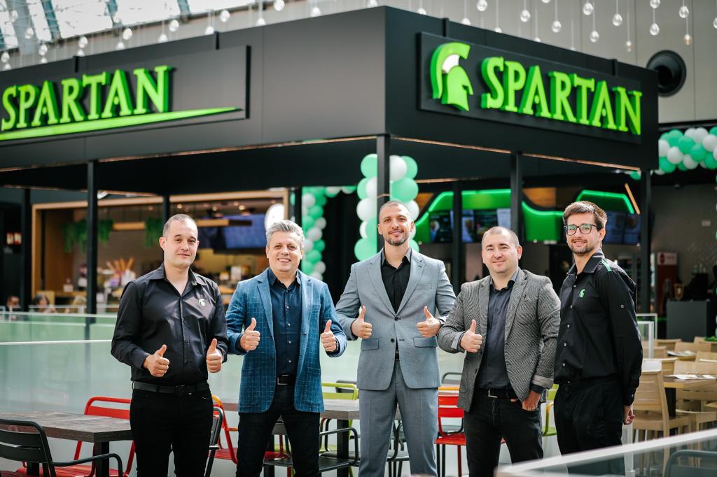 (P) Spartan, cea mai mare franciză românească de fast-food, se extinde în Spania, la Barcelona.