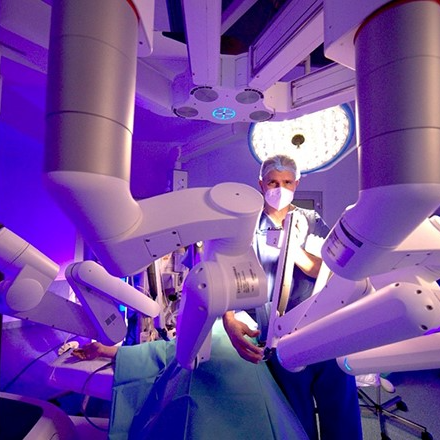 (P) Chirurgia robotică, tratamentul de primă alegere pentru cancerul de prostată