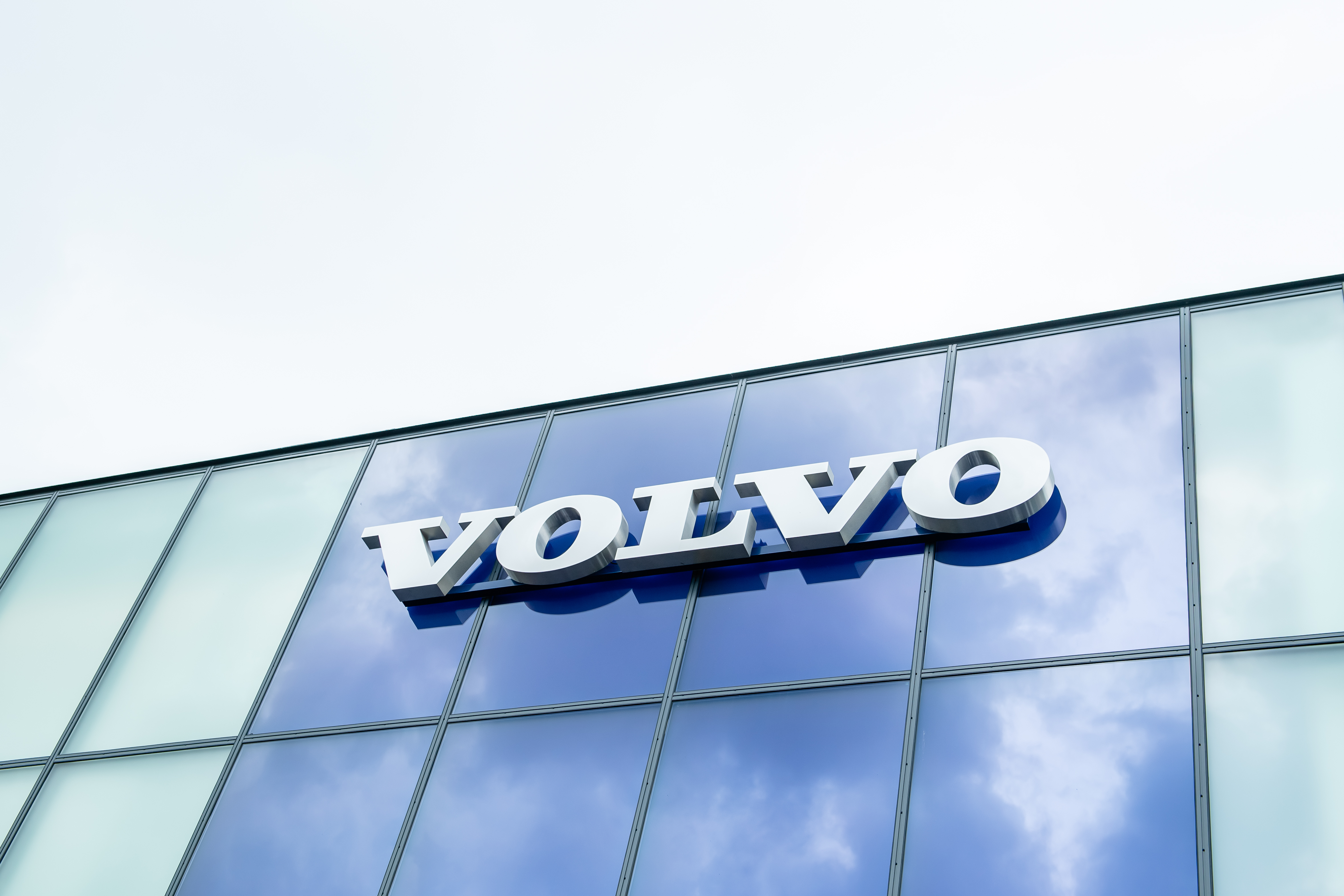 Volvo Cars şi-a dublat reţeaua de dealeri autorizaţi în România în ultimii trei ani, după ce anul acesta s-a extins în Timişoara, Oradea şi Târgu Mureş