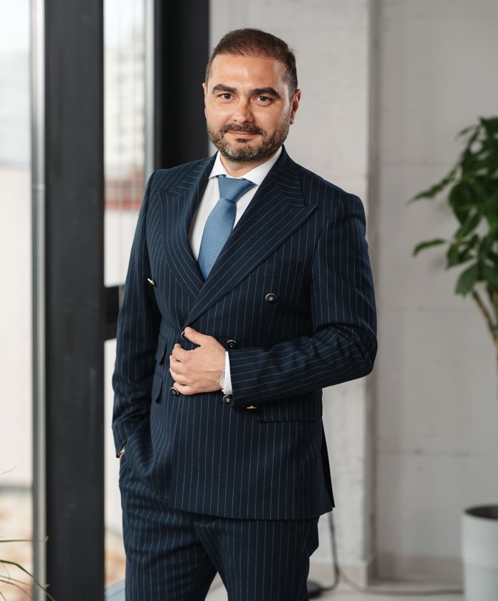 Lucian Poenaru, fondator şi Managing Partner Poenaru Legal, despre M&A în România într-un an de rezilienţă şi recalibrare: „Influenţa globală vine pe trei canale: costul capitalului, apetitul de risc al investitorilor instituţionali şi dinamica sectoarelo