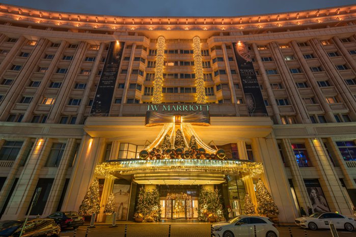 JW Marriott Bucharest Grand Hotel dă startul sezonului festiv 2026 cu experienţe culinare rafinate şi un Revelion spectaculos