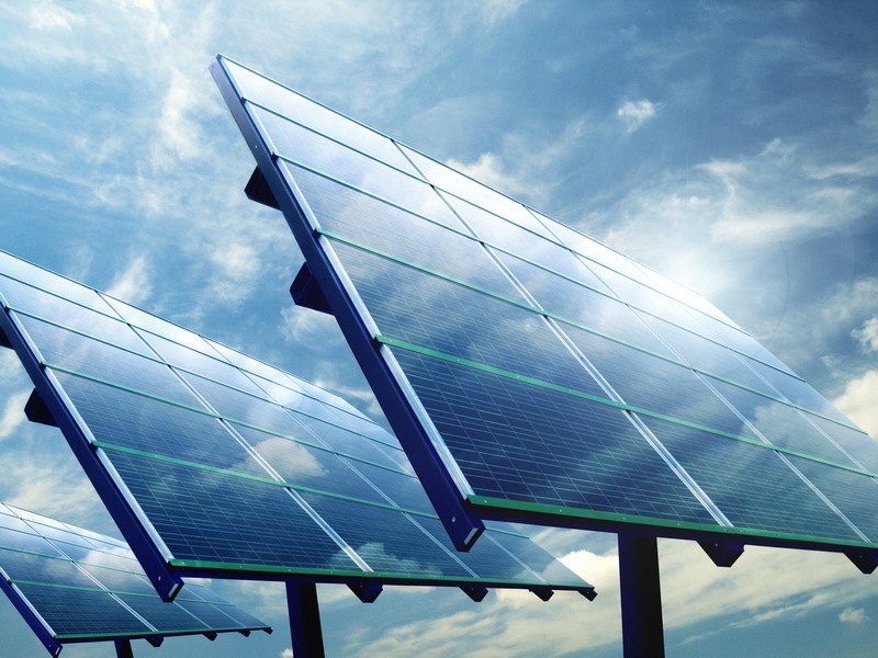 Complexul Energetic Oltenia pariază pe energia solară: mai multe parcuri fotovoltaice sunt în plan pentru 2014