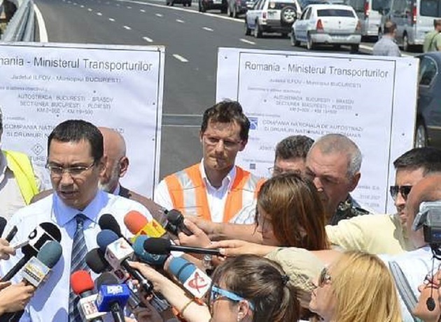 Ponta „analizează” introducerea unei noi accize pe benzină. Fenechiu: "E vorba de 10 eurocenţi pe litru pentru a construi 4000 de kilometri de autostradă"
