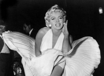Celebra rochie albă a lui Marilyn Monroe, vândută pentru 6,4 milioane dolari
