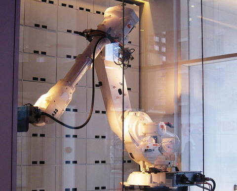 Yotel - hotelul unde un robot vă cară bagajele. Vedeţi aici cum arată - GALERIE FOTO şi VIDEO